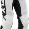 FLY Racing Kinetic Mesh Pants in Weiß und Schwarz mit Mesh-Einsätzen und BOA Verstell-System