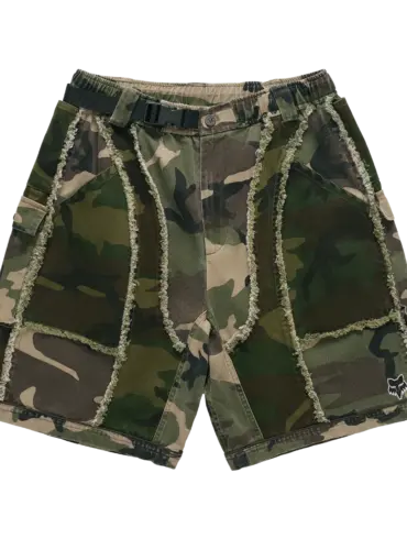Fox Lab Cargo Shorts in Tarnfarbe mit auffälligen Nähten und elastischem Bund