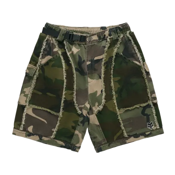 Fox Lab Cargo Shorts in Tarnfarbe mit auffälligen Nähten und elastischem Bund