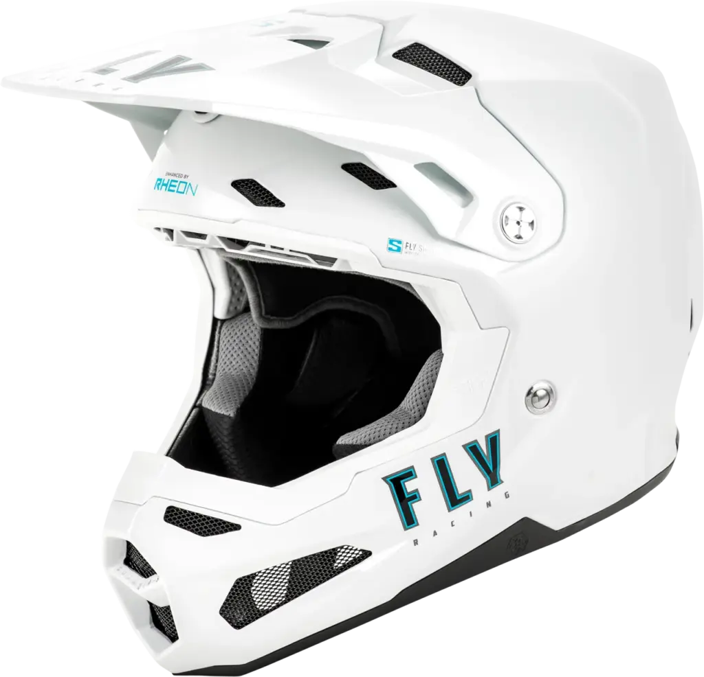 Weißer FLY Racing Helm mit Belüftung und modernem Aufprallschutz
