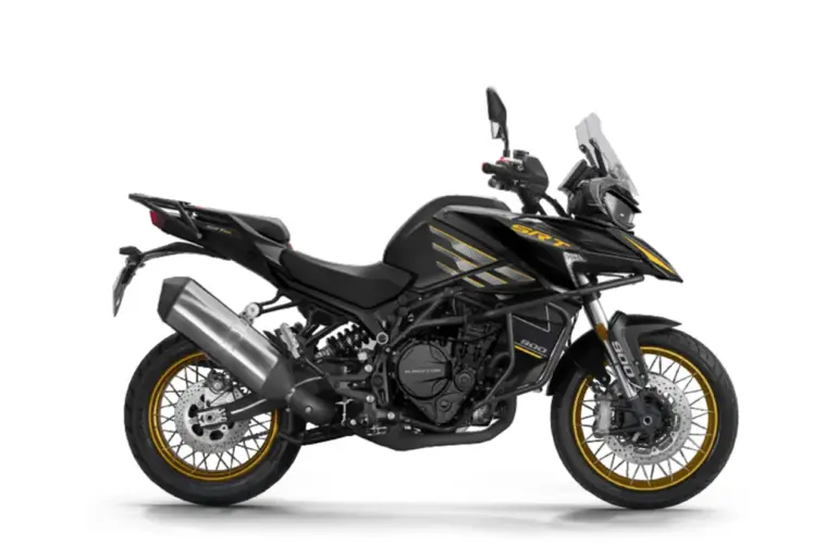 QJMotor SRT 900 SX Motorrad in Schwarz von der Seite vor weißem Hintergrund