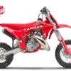 Seitenansicht einer roten GasGas MC 50 2027 Motocross für Kinder mit robustem Rahmen und WP-Fahrwerkskomponenten.