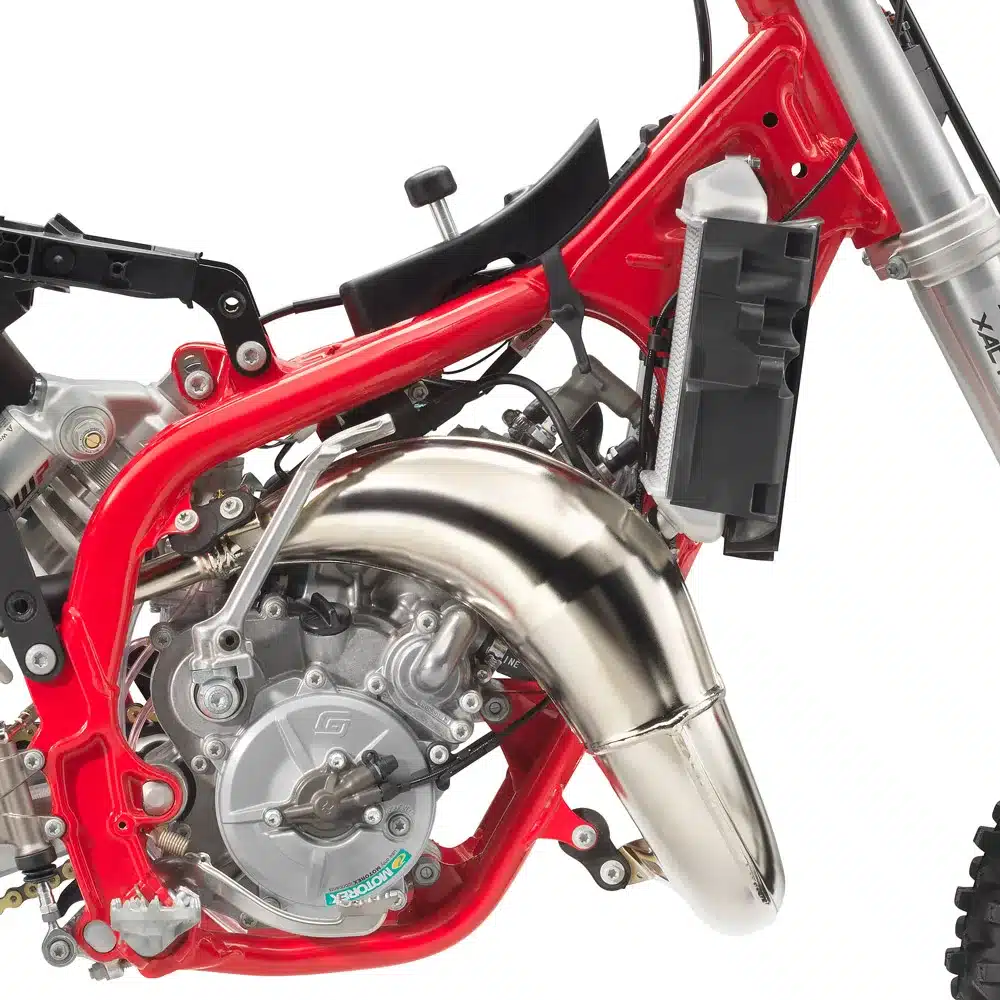 Detailfoto des Motorblocks und Rahmens einer GasGas MC 65 Motocross-Maschine
