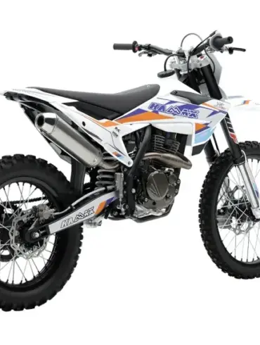 Seitenansicht der Kamax K85 4‑Stroke 300 Enduro mit Offroad-Ausstattung