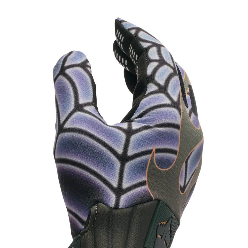 Nahaufnahme eines Fox Lab Flexair Handschuhs mit belüftetem Obermaterial und modernem Design