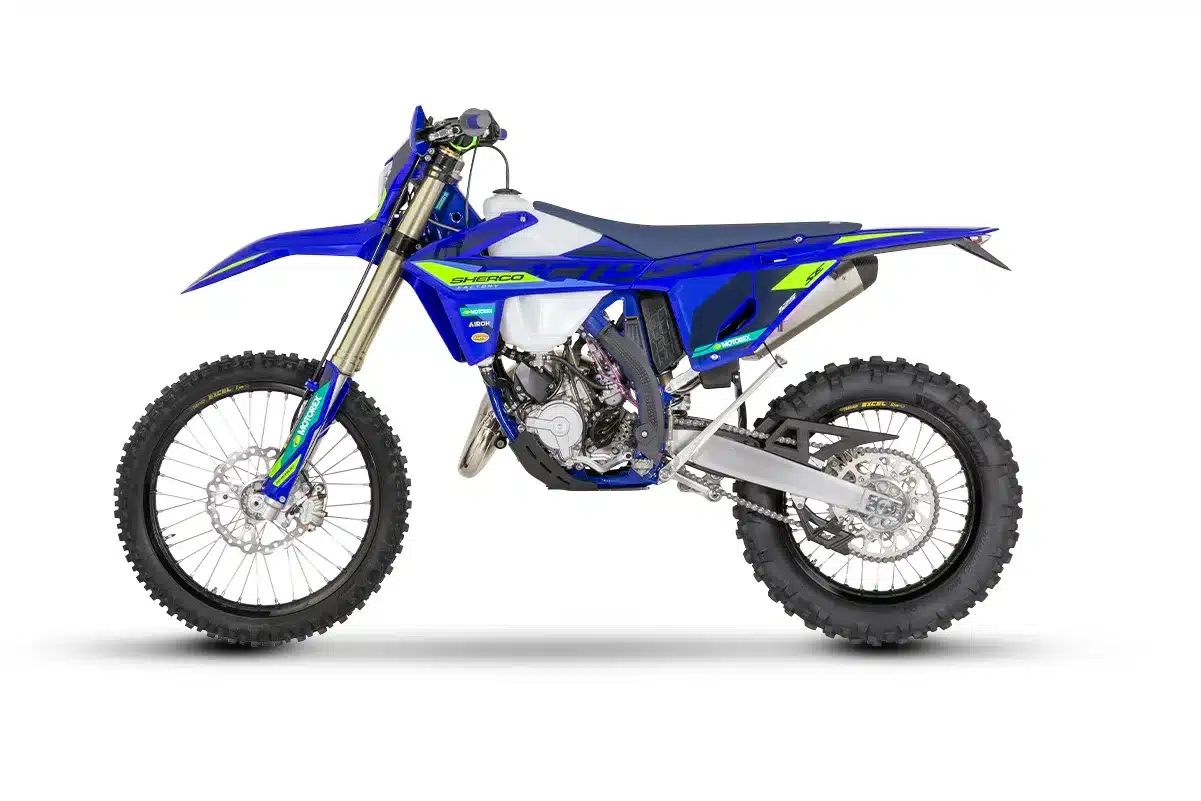Seitenansicht der Sherco 125 SE FACTORY 2027 Enduro-Motorrad, Modelljahr 2027, in Blau mit KYB-Fahrwerk