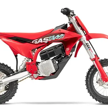 Seitenansicht der GASGAS MC-E 5 2025, ein rotes Elektro-Motocrossbike für Kinder vor weißem Hintergrund.