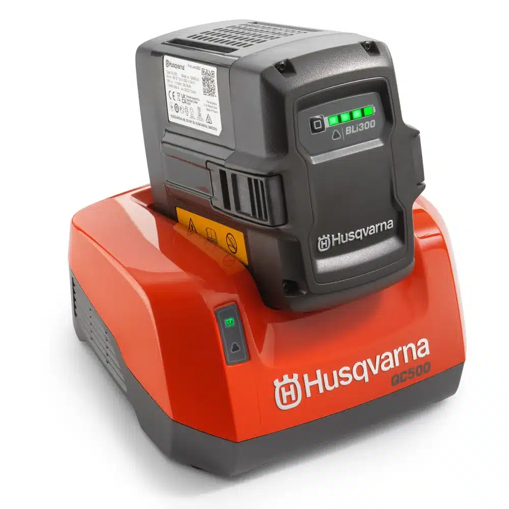 Husqvarna BLi300 Lithium-Ionen-Akku auf QC500-Schnellladegerät