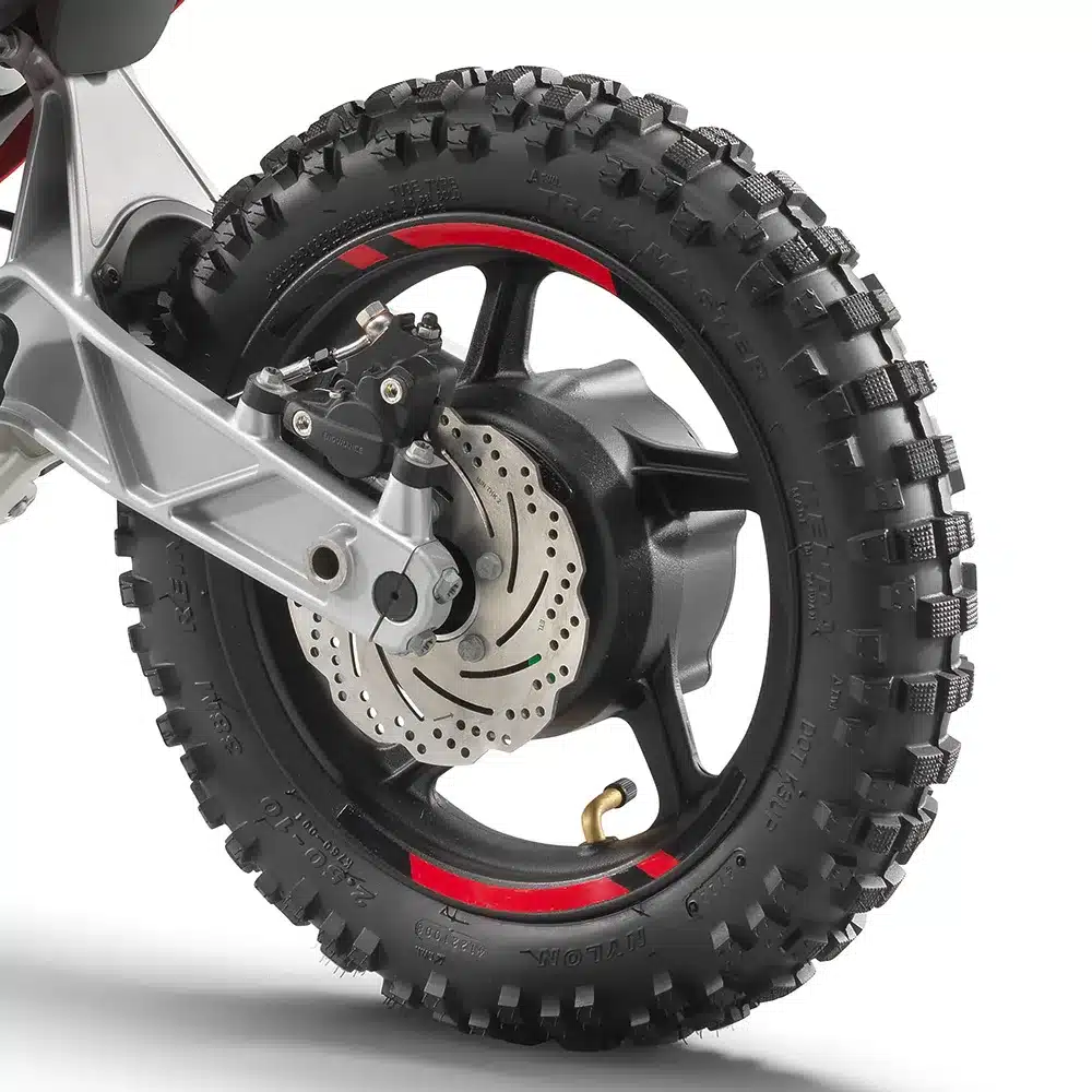Hinterrad mit Offroadreifen, Nabenmotor und Bremsanlage der GasGas MC-E 2