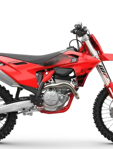 GASGAS MC 250F 2027 Motocross-Motorrad, seitliche Ansicht, rote Verkleidung, schwarze Details.