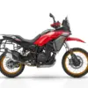 Seitenansicht der QJ Motor SRT 450 RX in Schwarz/Rot mit 21-Zoll-Vorderrad und hoher Verkleidungsscheibe.