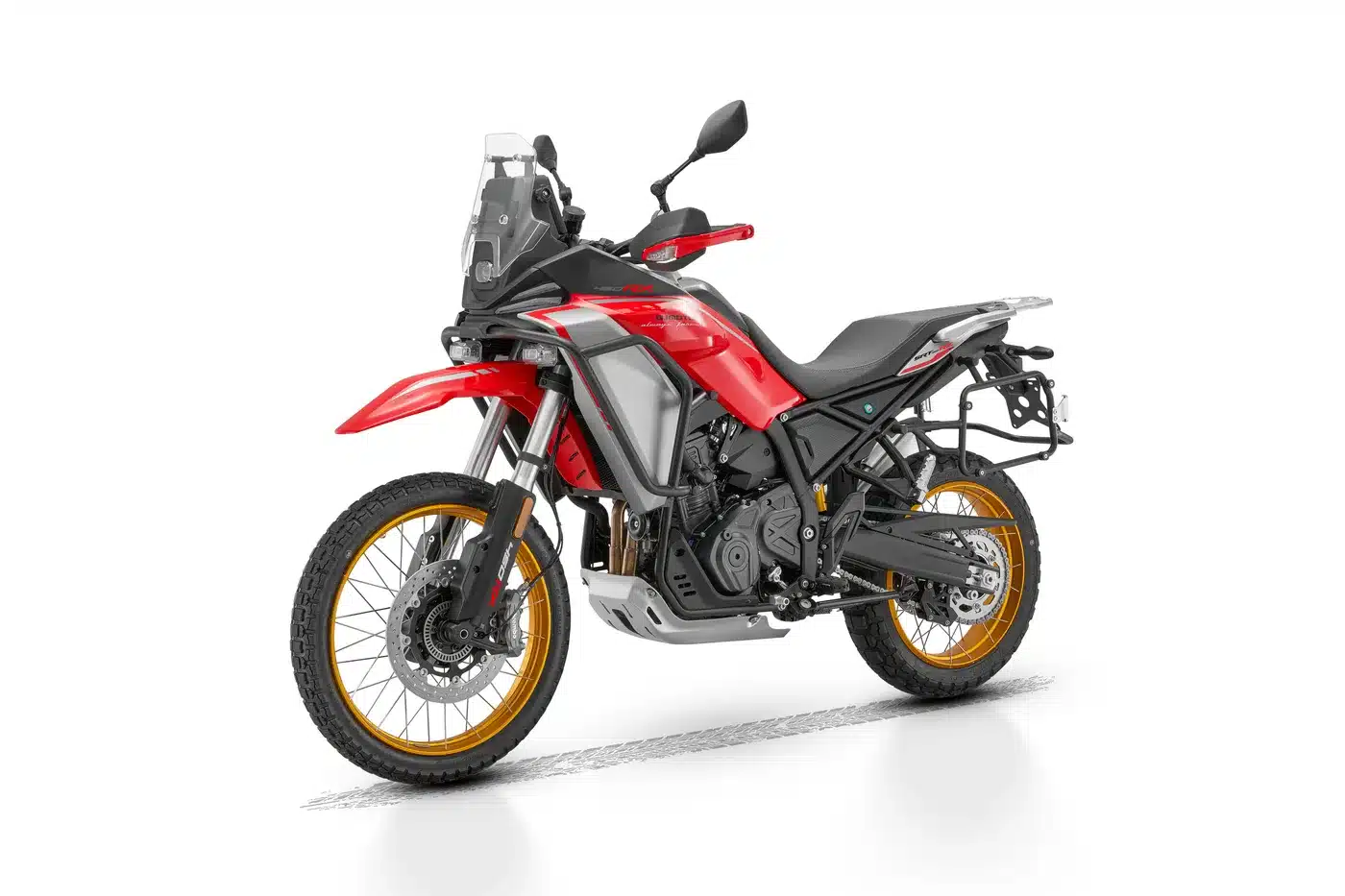 QJ Motor SRT 450 RX, rotes Adventure-Motorrad mit 21-Zoll-Vorderrad und hoher Scheibe