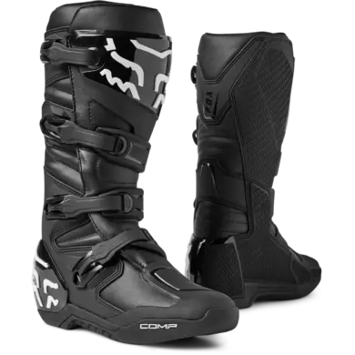 Schwarzer Motocross-Stiefel aus Mikrofaser-Kunstleder mit mehreren Schnallen und Verstärkungen an Zehen, Ferse und Schienbein.