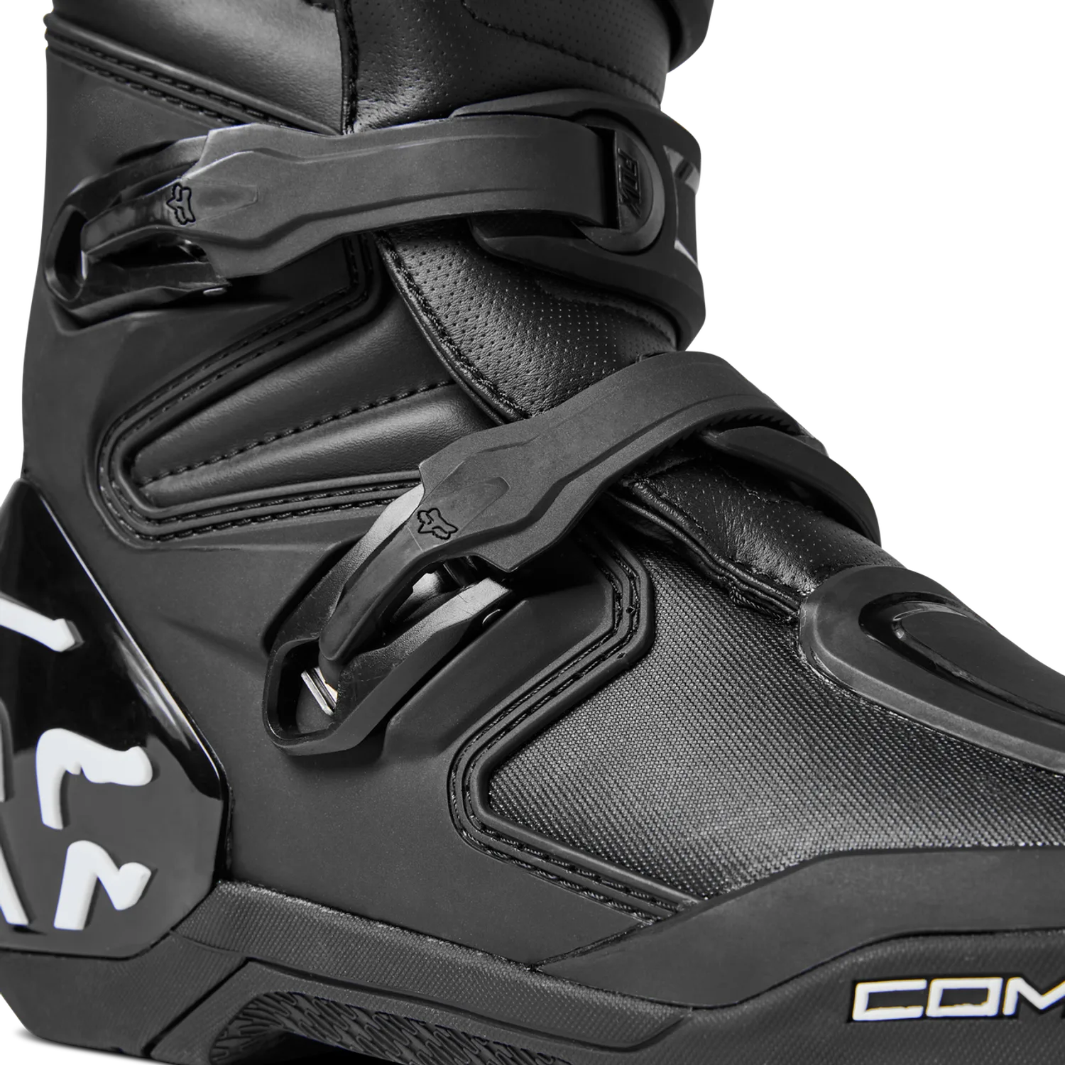 Motocross-Stiefel mit verstellbaren Schnallen und verstärktem Material an Schienbein und Fußgelenk