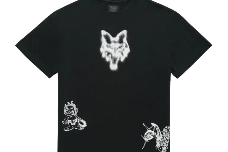Fox Lab Airbrushed T‑Shirt in Schwarz mit weißer Airbrush-Grafik und markantem Fuchskopf auf der Vorderseite.