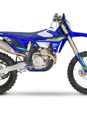 Sherco 500 SEF FACTORY 2027 Enduro-Motorrad in Blau-Gelb, Seitenansicht, modernes Dekor, Werksmodell