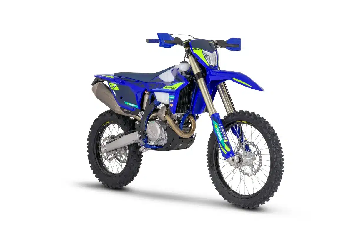 Sherco 500 SEF FACTORY 2027 Enduro-Motorrad in Seitenansicht auf weißem Hintergrund