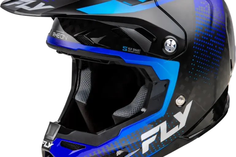 Motocross-Helm FLY Racing Formula S Carbon Protocol in Blau-Schwarz von der Seite vor weißem Hintergrund