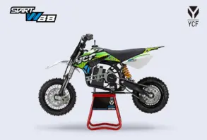 YCF START W88 E-Kindermotorrad auf einem Montageständer, seitlich fotografiert, Offroad-Bereifung und sportliches Design.