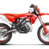 Beta Xtrainer 300 Enduro-Motorrad in Seitenansicht mit moderner Grafik und robuster Offroad-Ausstattung.