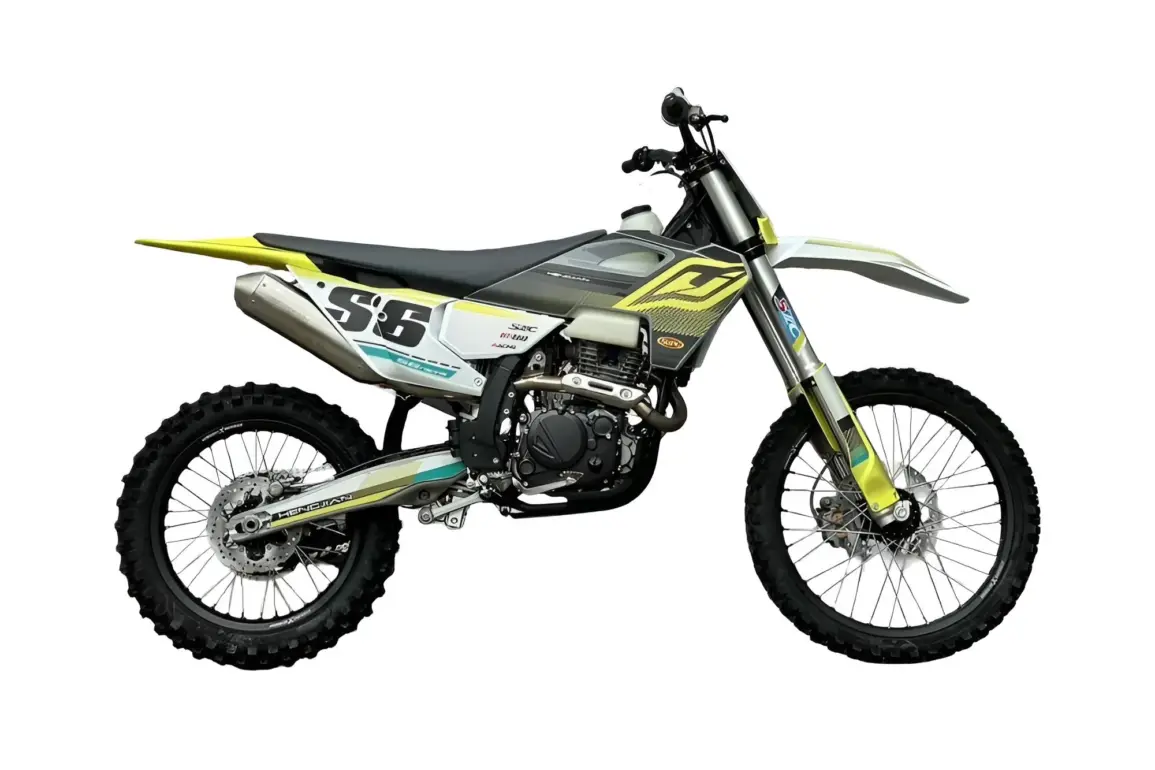 Hengjian S6 YB250H Enduro-Motorrad in Seitenansicht, gelb-graues Design, grobstollige Reifen, offroad-tauglich