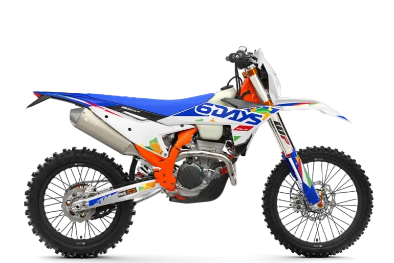 KTM 350 EXC-F 6DAYS 2026 Enduro-Motorrad in Seitenansicht mit 6DAYS-Grafik, orangefarbenem Rahmen und sportlicher Ausstattung.