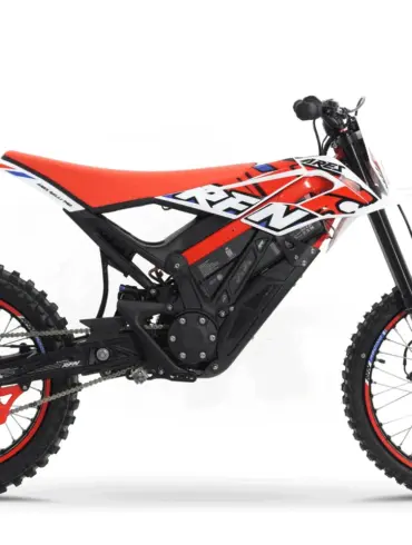 Seitenansicht der elektrischen Enduro RFN Ares Rally mit Offroad-Bereifung und sportlicher Ausstattung.