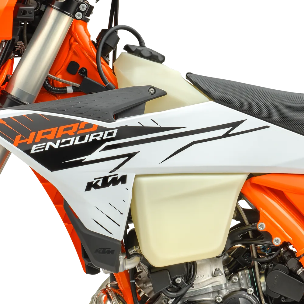 Detailansicht der KTM 300 EXC HARDENDURO mit Tank, Rahmen und Hardenduro-Grafik.