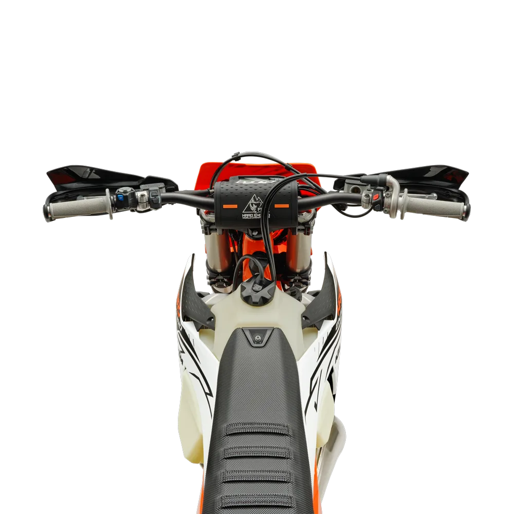 Blick auf das Cockpit und die Sitzbank der KTM 300 EXC HARDENDURO von oben
