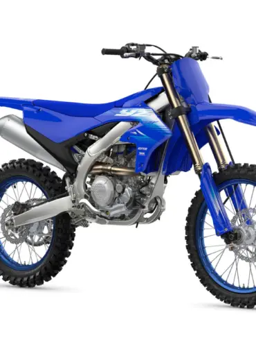 Yamaha YZ250F Modell 2027 in der Seitenansicht, Offroad-Wettbewerbs-Motorrad in Blau