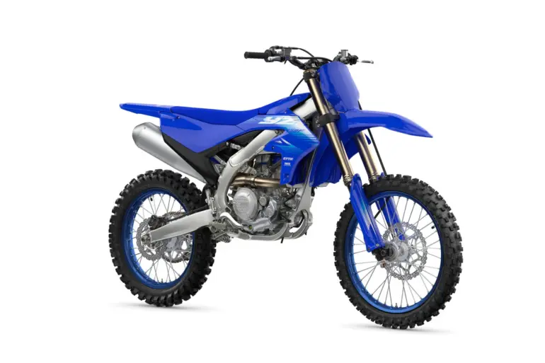 Yamaha YZ250F Modell 2027 in der Seitenansicht, Offroad-Wettbewerbs-Motorrad in Blau