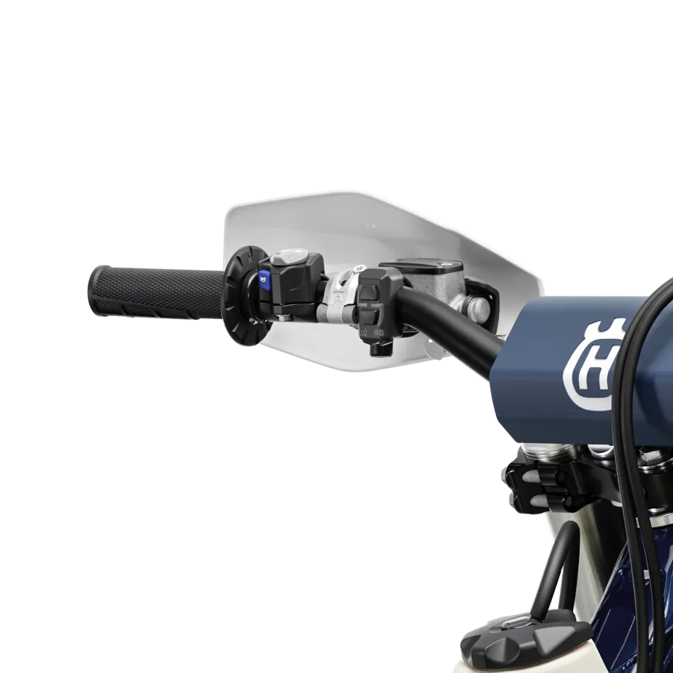 Detailansicht des Lenkers mit Bedienelementen und Handschutz der Husqvarna FE 450