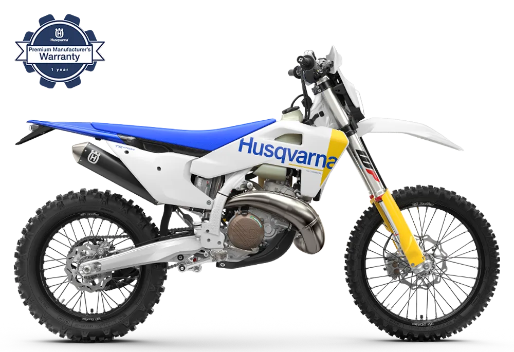 Seitliche Ansicht der Husqvarna TE 250 Enduro des Modelljahres 2027 mit blauer Sitzbank und weiß-gelbem Bodywork