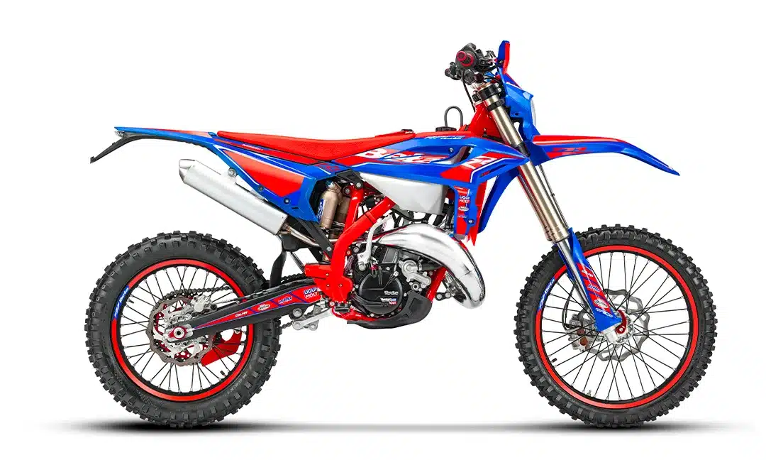 Beta RR Race 2T 125 Enduro-Motorrad Seitenansicht in Blau und Rot.