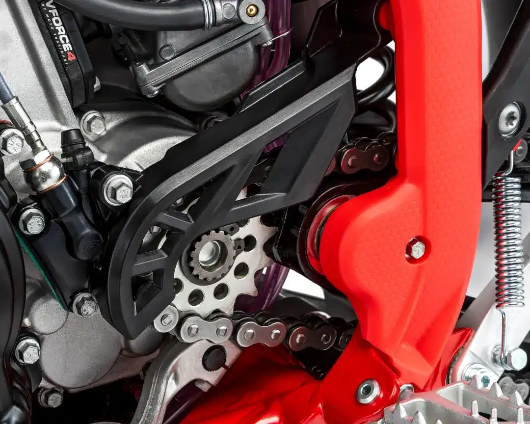 Kettenantrieb und Motorgehäuse der Beta RR X-PRO 2T 200 im Detail