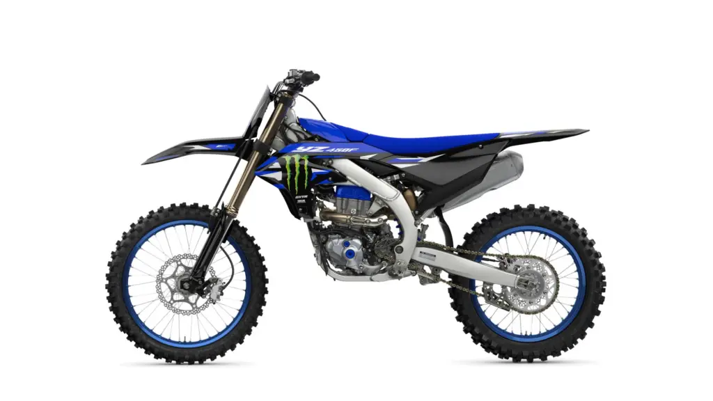Yamaha YZ450F Monster Energy Yamaha Racing Edition, seitliche Ansicht, Motocross-Motorrad mit Werksdekoren.