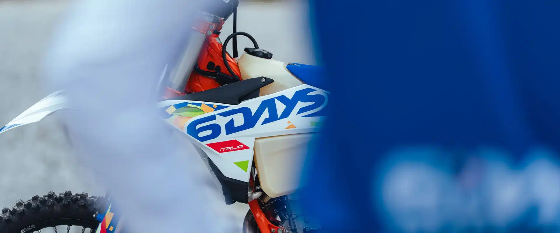 KTM 500 EXC-F 6DAYS Seitenverkleidung mit 6DAYS-Schriftzug und Italien-Design