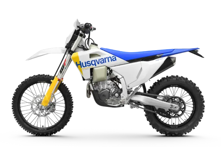 Husqvarna FE 501 Enduro 2027, Seitenansicht mit blauem Sitz und gelbem Gabelschutz