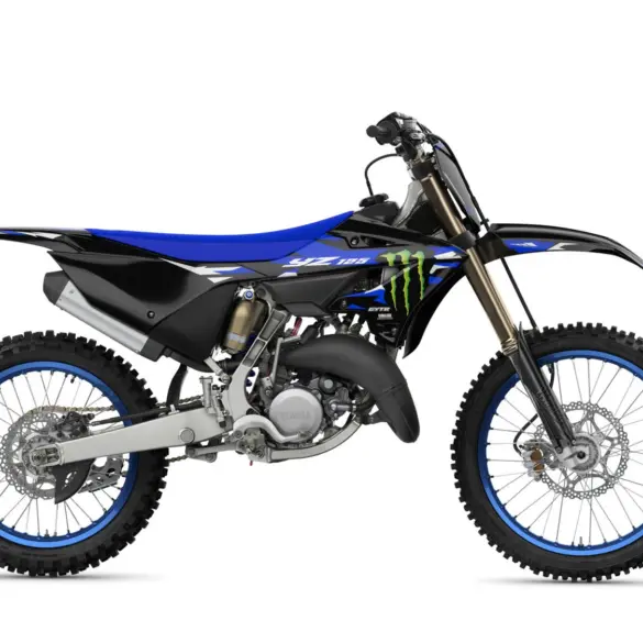 Yamaha YZ125 Monster Energy Yamaha Racing Edition in Seitenansicht, Motocross-Motorrad mit schwarzer Lackierung und blauen Akzenten.