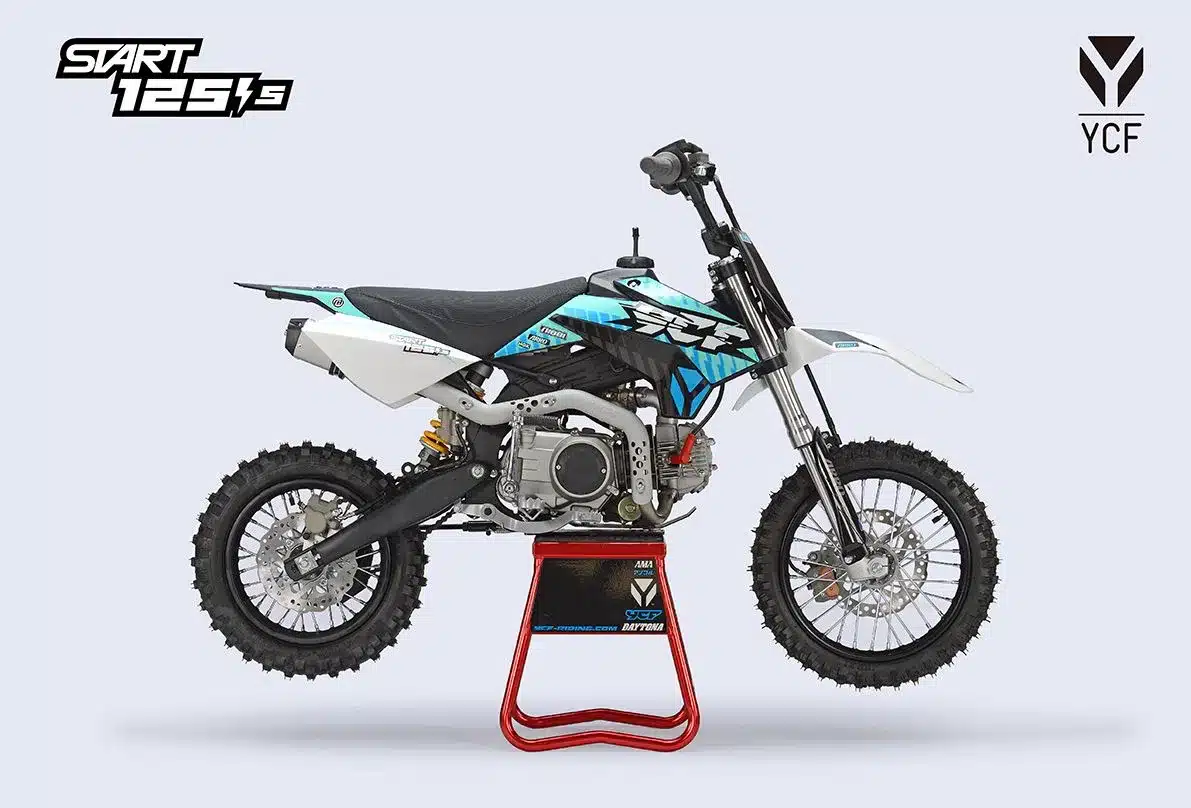 YCF Start 125SE 2026 Dirtbike in Seitenansicht, mit Offroad-Reifen und modernem Design.