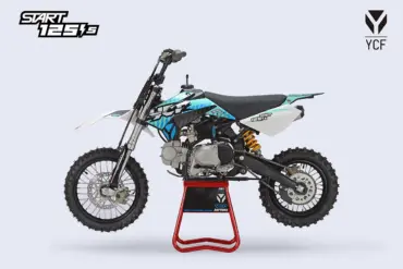 Seitenansicht der YCF Start 125SE 2026, einem Einsteiger-Dirtbike mit halbautomatischem Getriebe, robustem Fahrwerk und Offroad-Ausstattung.
