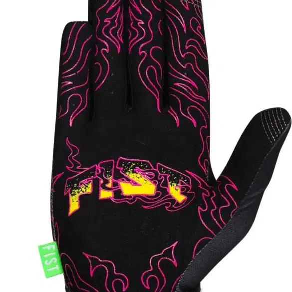 FIST Fury Handschuh mit schwarzen und pinkfarbenen Flammen und FIST-Logo