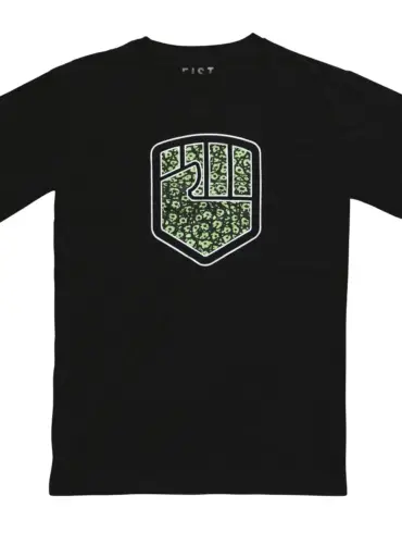 Schwarzes T-Shirt mit grün-schwarzem FIST Handwear Logo auf der Brust