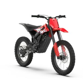 Seitliche Ansicht der roten RFN Ares Rally Pro Elektro-Enduro mit robustem Offroad-Design.