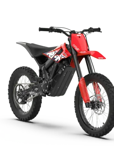 Seitliche Ansicht der roten RFN Ares Rally Pro Elektro-Enduro mit robustem Offroad-Design.