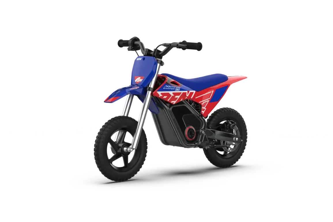 Seitenansicht des blauen und roten RFN Warrior Kids SX-E150 Elektro-Motocross-Bikes für Kinder vor weißem Hintergrund.