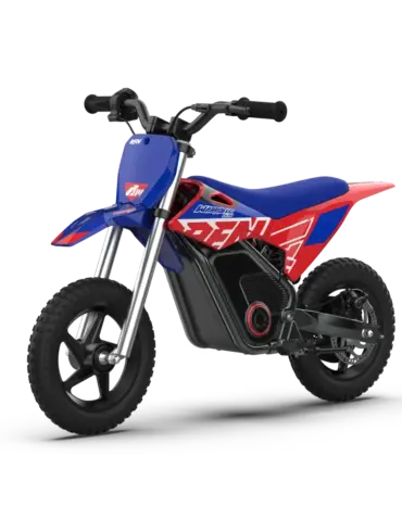 Seitenansicht des blauen und roten RFN Warrior Kids SX-E150 Elektro-Motocross-Bikes für Kinder vor weißem Hintergrund.