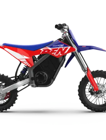RFN Warrior SX-E5 Elektromotorrad für Kinder, Seitenansicht, rot-blaues Design auf weißem Hintergrund