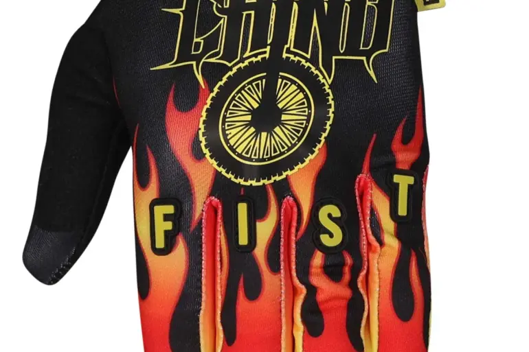 CHINO BRAXTON - FLAME Handschuh von FIST Handwear mit Flammenmotiv und gelben Lettern