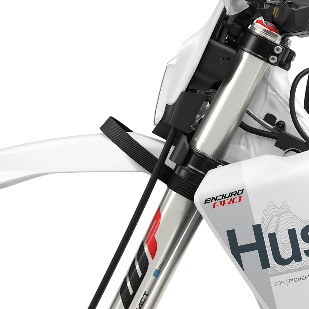 Nahaufnahme der WP XACT-Gabel und Frontbereich der Husqvarna FE 350 Pro Enduro